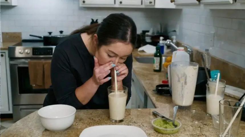 Yemiyor burnundan &ccedil;ekiyor! Sıra dışı beslenme alışkanlığı