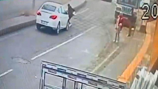 Siirt’te otomobilin yayaya çarptığı anlar kameraya yansıdı