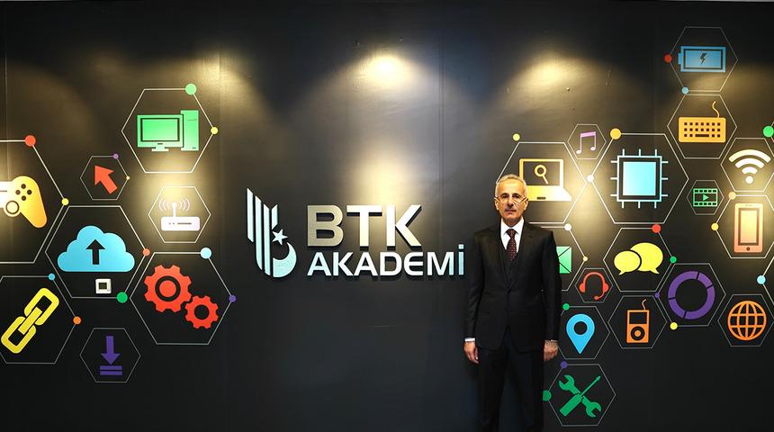 BTK Akademi'den 18 yeni yapay zeka eğitimi! Bakan Uraloğlu: 'Tamamen &uuml;cretsiz'