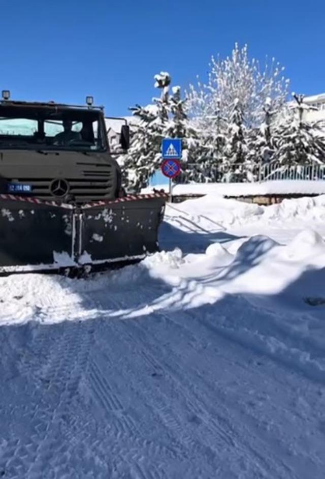 Hozat’ta jandarmadan kış mesaisi 2