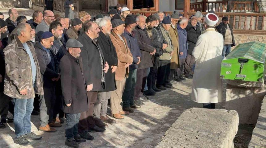 Tokat&rsquo;ta kan donduran baba cinayetinde cenaze toprağa verildi