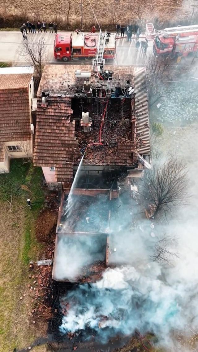 Erbaa’da ahırda çıkan yangın eve sıçradı 1