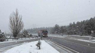 Afyonkarahisar’ın yüksek rakımlı bölgelerinde kar yağışı etkili oldu