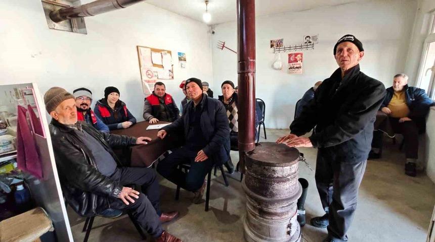 &Ccedil;ift&ccedil;iye aşılama &ccedil;alışmaları, sulama y&ouml;ntemleri ve desteklemeler anlatıldı