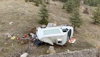 Kontrolden &ccedil;ıkan kamyonet şarampole yuvarlandı: 3 yaralı