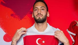 Hakan &Ccedil;alhanoğlu beklenen imzayı atıyor! Resmi a&ccedil;ıklama an meselesi