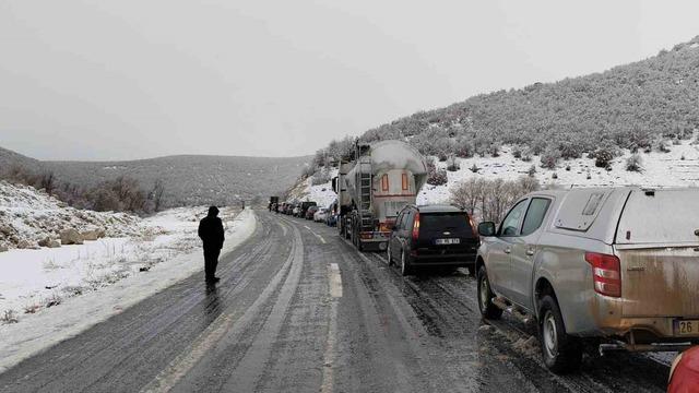 Eskişehir-Seyitgazi yolunda kuyruk oluştu