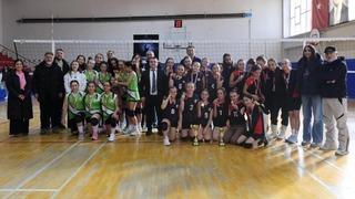 Bilecik’te küçük kızlar voleybol müsabakaları tamamlandı