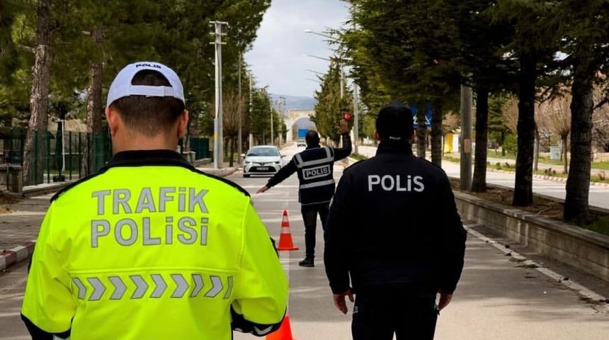 Isparta&rsquo;da son bir haftalık polis denetimlerinde 52 aranan şahıs yakalandı