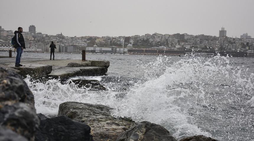 İstanbul Valiliğinden kuvvetli yağış ve fırtına uyarısı
