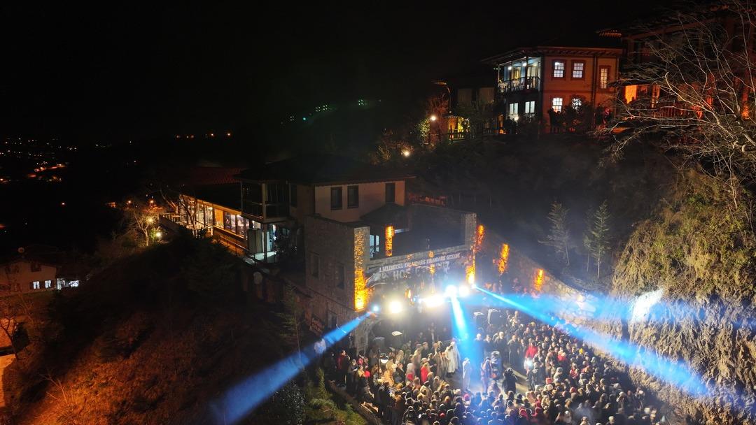 Karadeniz in yeni yıl geleneği "Kalandar" kutlandı! Halk kemen&ccedil;e eşliğine horon oynadı 1