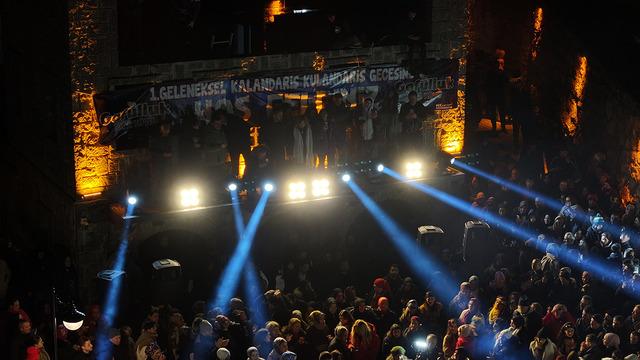 Karadeniz'in yeni yıl geleneği Kalandar kutlandı! Halk kemençe eşliğine horon oynadı