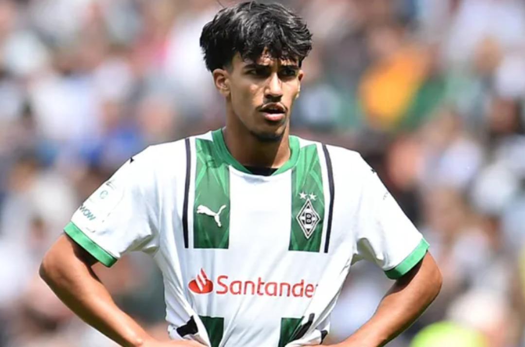 İmza i&ccedil;in İstanbul a gelmişti! Galatasaray da transfer krizi: Taraftar &ccedil;ıldırdı 1