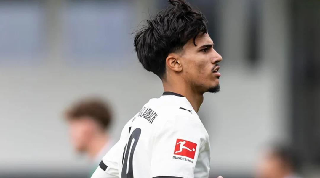 İmza i&ccedil;in İstanbul a gelmişti! Galatasaray da transfer krizi: Taraftar &ccedil;ıldırdı 3