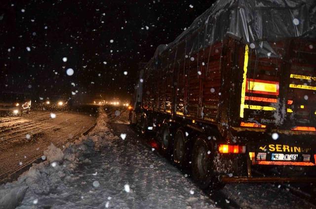 Antalya-Konya kara yolunda kar etkisini artırdı 9