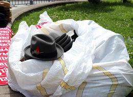 Demirel'in cenazesinde çuval çuval şapka sattı