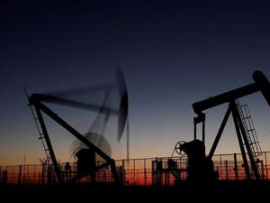 OPEC'in g&uuml;nl&uuml;k ham petrol &uuml;retimi ocakta 135 bin varil azaldı