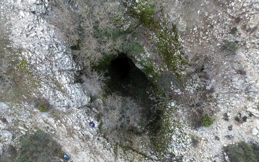 Keşif i&ccedil;in girdikleri mağarada g&ouml;rd&uuml;kleri manzara şaşkına &ccedil;evirdi! 4