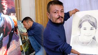 Dirsekleriyle resim çiziyor: Siparişlere yetişemiyor!