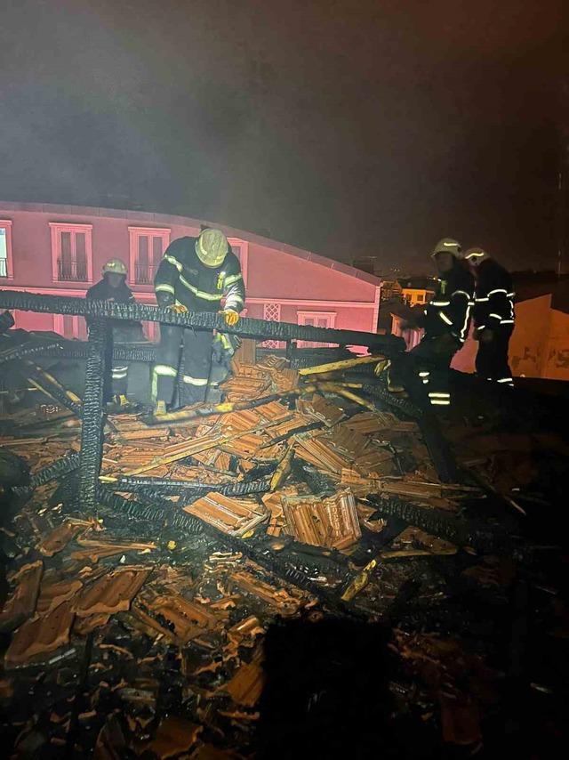 Burdur&rsquo;da 4 katlı binada korkutan yangın 4