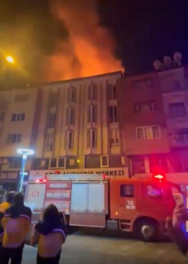Burdur&rsquo;da 4 katlı binada korkutan yangın 1