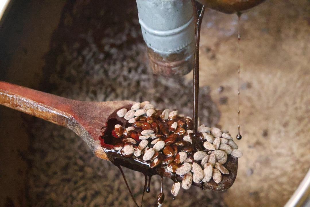 İlk defa yapıldı, seri &uuml;retime ge&ccedil;ildi: T&uuml;rk kahveli badem şekeri!  1