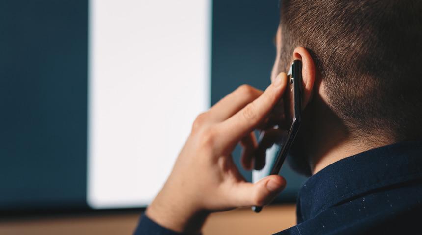 Tek bir c&uuml;mlesiyle 890 bin TL g&ouml;nderdi! 'Banka personeliyim' diyerek telefonla aranınca...