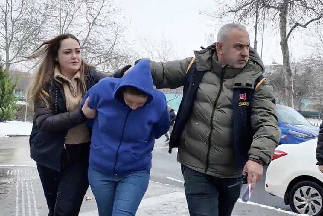 Tekirdağ da korkun&ccedil; cinayet: Teyzesinin boğazını kesip kolonya ile ateşe verdi! 1