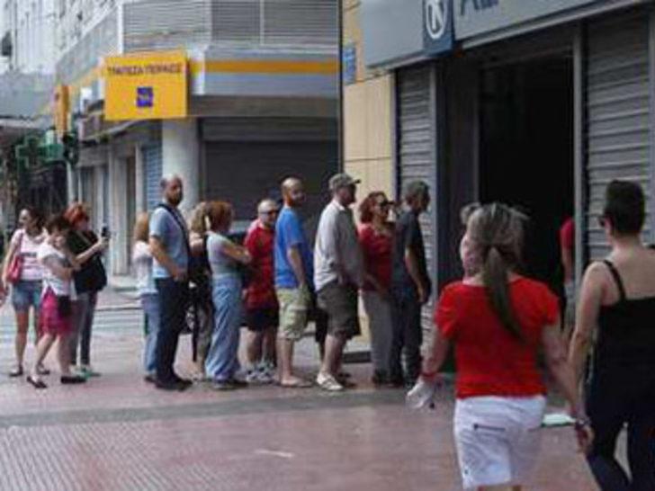 Yunanistan’da bugün bankalar açılmayacak