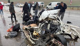 Kafa kafaya &ccedil;arpıştı, pert oldu! Can kayıpları var