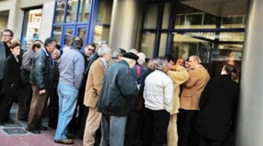 Para tükeniyor, halk 50 Euro çekebiliyor!