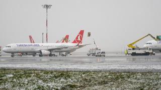 İstanbul Havalimanı'nda pistteki kar miktarı anlık takip ediliyor