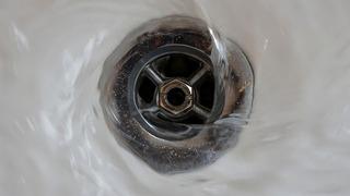 Bakanlık o ürünün satışını yasakladı! Lavabo açıcı raflardan toplatılıyor