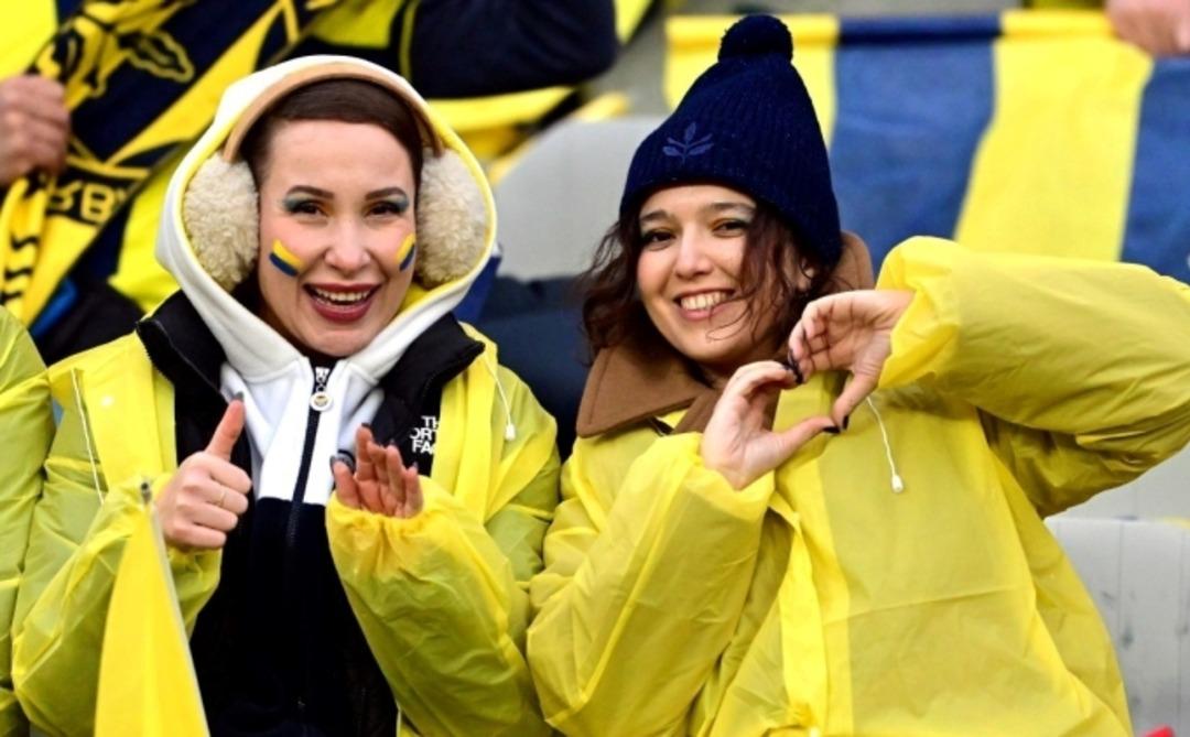 En pahalısı seçilmiş! Fenerbahçeli taraftarlara dağıtılan yağmurlukların maliyeti ortaya çıktı 1