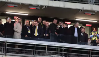 Kupa seremonisi &ouml;ncesi kavga! Yumruklar havada u&ccedil;uştu