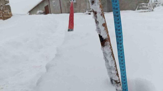 Şükranlı’da kar kalınlığı 35 santimetreyi geçti