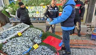 Balık tezg&acirc;hları yakın takipte