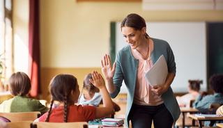 &Ouml;ğretmen atamaları ve yer değiştirme takvimleri a&ccedil;ıklandı