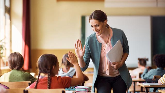 Öğretmen atamaları ve yer değiştirme takvimleri açıklandı