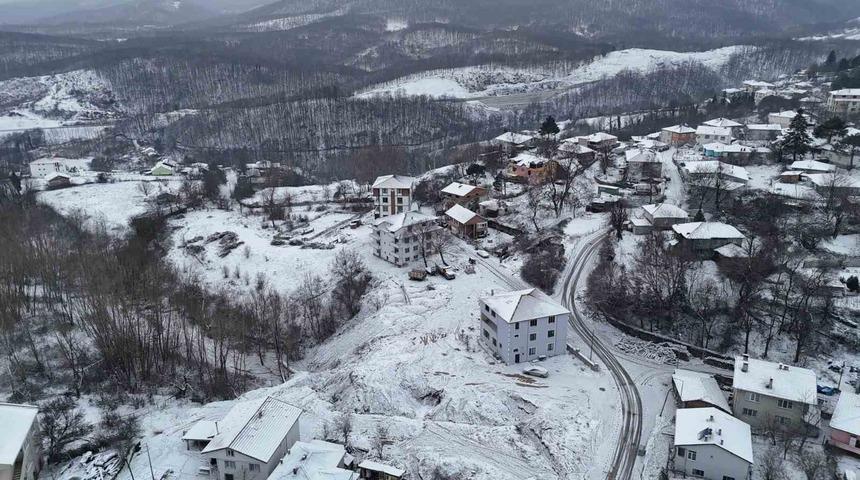 Kartpostallık kış manzarası: Velika deresi kış manzarasıyla b&uuml;y&uuml;l&uuml;yor