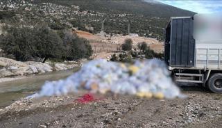 Finike&rsquo;de dere kenarına kamyonla atık d&ouml;kme olayına adli işlem