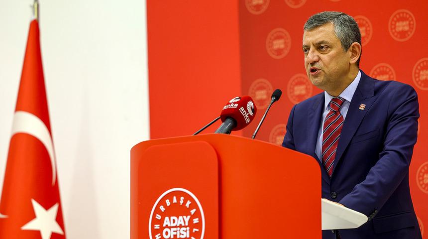 &Ouml;zg&uuml;r &Ouml;zel'den sert s&ouml;zler: "AK Parti kaynağı vatandaşla değiş, yandaşla b&ouml;l&uuml;şmektedir"