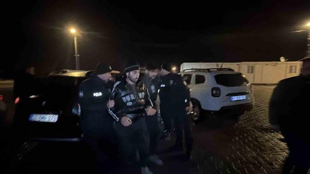 Tokat’ta durdurulan otomobilde 3 kaçak göçmen yakalandı 2