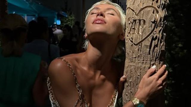 Jude Law'ın kızı Iris Law Kimse için giyinmiyorum deyip paylaştı