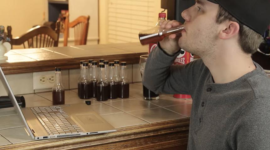 Coca Cola'nın tarifi artık sır değil! 130 yıllık gizem YouTuber tarafından &ccedil;&ouml;z&uuml;ld&uuml;