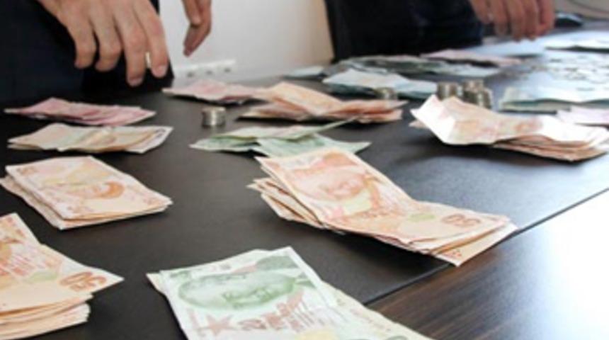 Dilencinin üzerinden 16 bin 600 lira çıktı