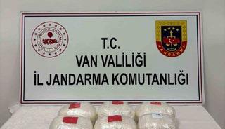 Van&rsquo;da 7 kilo metamfetamin ele ge&ccedil;irildi