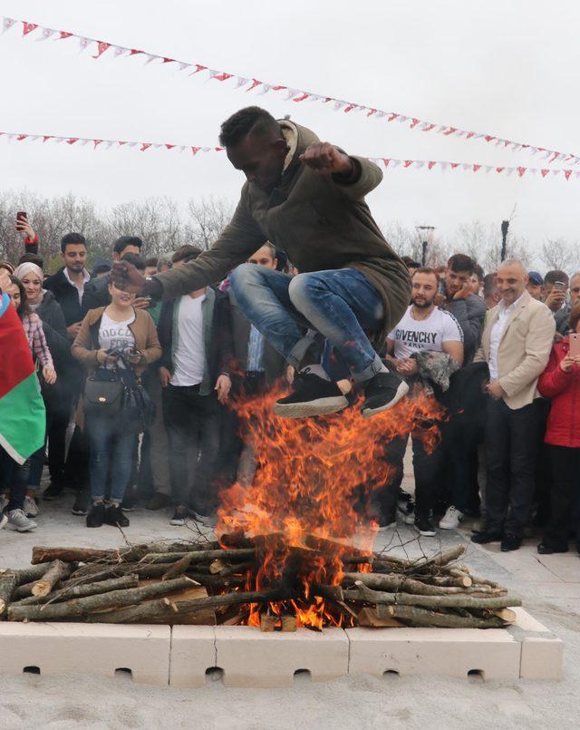 Nevruz kutlamasında demir unutulunca 'yüksek gerilim' levhası dövüldü