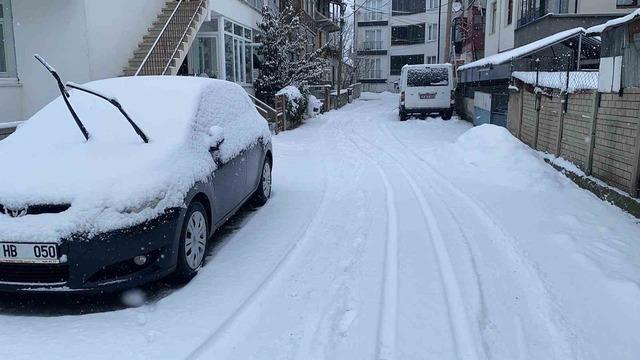 Bolu g&uuml;ne karla uyandı 5