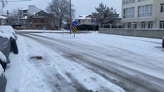 Bolu g&uuml;ne karla uyandı 3